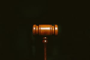 Wygrałem sprawę sądową. Czy&nbsp;otrzymam zwrot kosztów, które musiałem ponieść w&nbsp;związku z&nbsp;wytoczonym procesem? Zwrot kosztów procesu od&nbsp;strony przeciwnej w&nbsp;postępowaniu cywilnym.