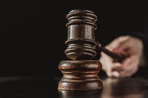 Pieniądze zniknęły z&nbsp;konta, a&nbsp;bank odmawia zwrotu? Ważny wyrok TSUE w&nbsp;sprawie cyberoszustw